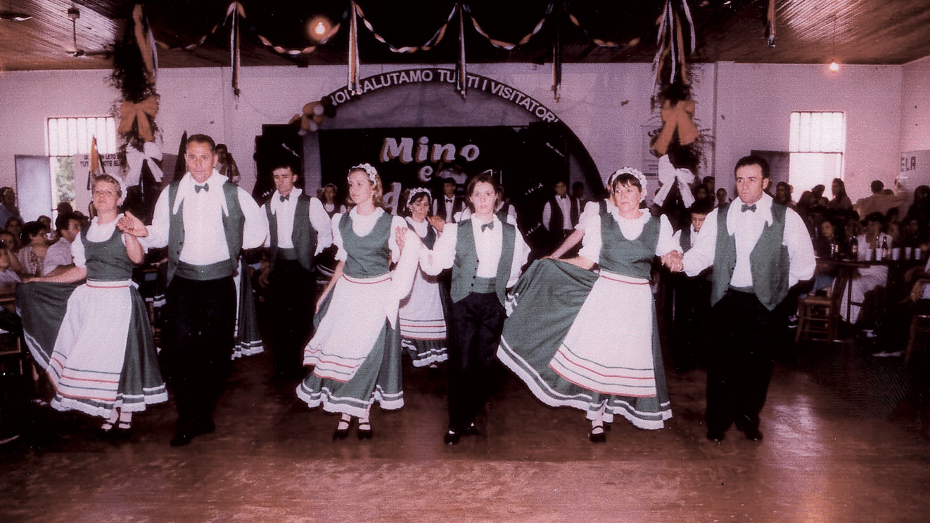 1999 spettacolo del gruppo di danza del Circolo